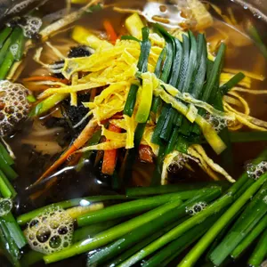 장비빔국수와 굴국밥 보쌈 사진