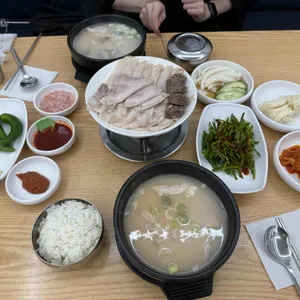 쌍둥이 돼지국밥 대표 사진