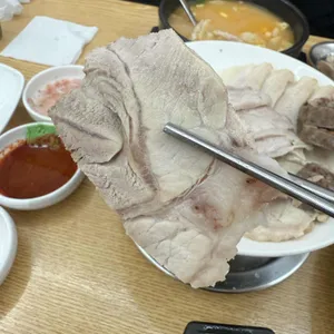 쌍둥이 돼지국밥 사진