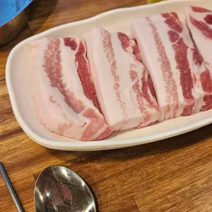 돼지궁뎅이 사진