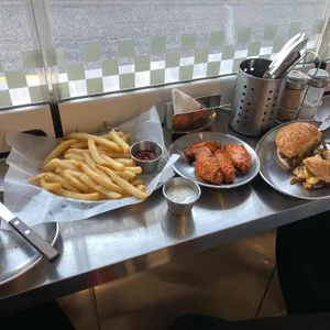 로우로우 버거샵 사진