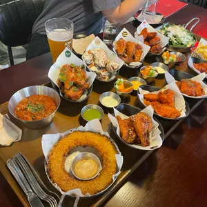 네키드윙즈 사진