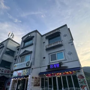 죽기전 꼭 먹어봐야하는 곳 황금재첩식당 대표 사진