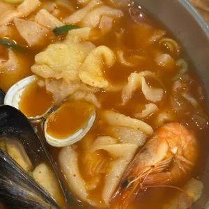 얼큰수제비해물칼국수 사진