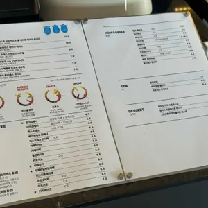 육츠커피 리뷰 사진