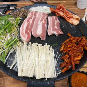 더덕솥뚜껑삼겹살 사진