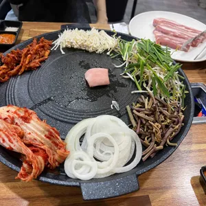 더덕솥뚜껑삼겹살 사진 1