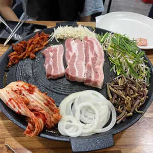 더덕솥뚜껑삼겹살 사진