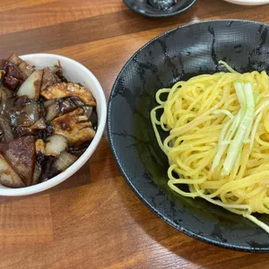 금용 대표 사진