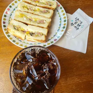 카페동경앤책방 사진 1