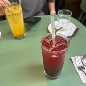 데칼코마니 리뷰 사진
