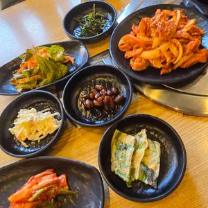 현주네숯불갈비&우렁이쌈밥 대표 사진