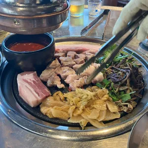 바다를 본 돼지 대표 사진