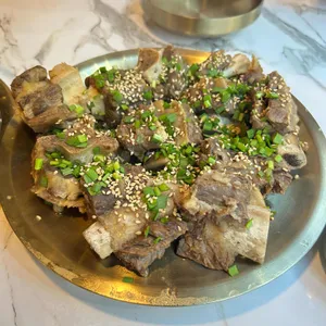 육수정 사진