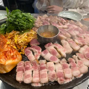 할매솥뚜껑삼겹살 대표 사진