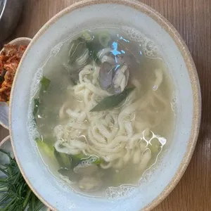 고향 엄마손 생바지락 칼국수 사진