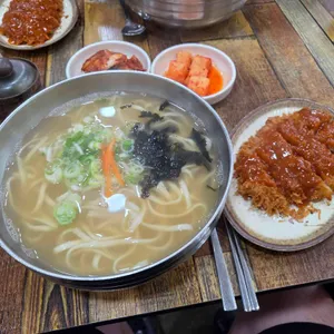 국이네칼국수와돈까스 사진