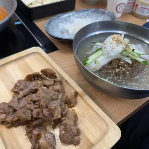 플러스 얼크니샤브칼국수 대표 사진