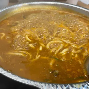 플러스 얼크니샤브칼국수 사진