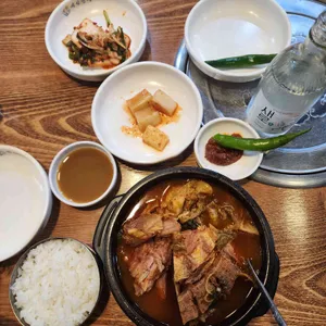 세상만사 감자탕 사진