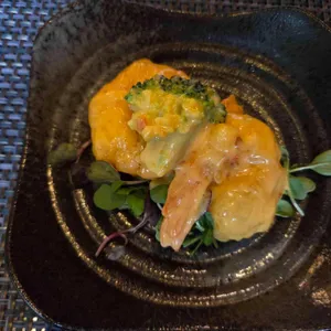 타니 넥스트도어 사진