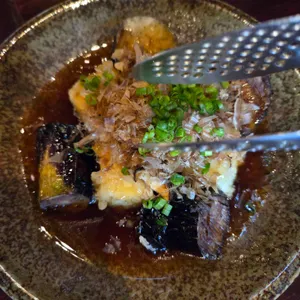 타니 넥스트도어 사진