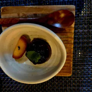 타니 넥스트도어 사진