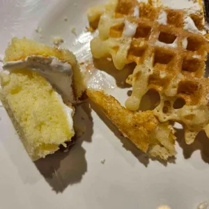 애슐리 퀸즈 사진