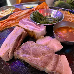 동두천솥뚜껑삼겹살 사진