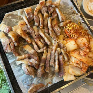 보물촌 꺼먹돼지 사진 2
