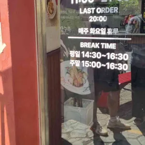 홍춘 리뷰 사진