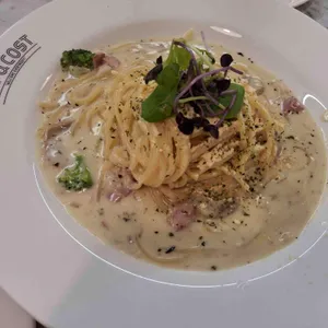 라라코스트 대표 사진