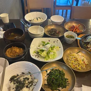 매화곤드레밥 사진