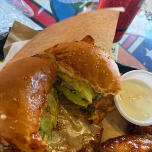 크레이지윙스앤버거 사진