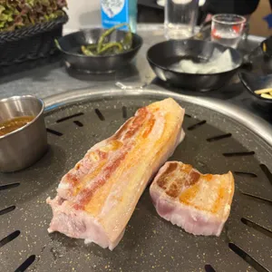 골목돼지 사진