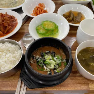 황토우렁이쌈밥 사진