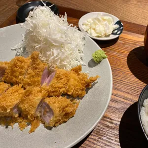 카츠 바이 콘반 사진