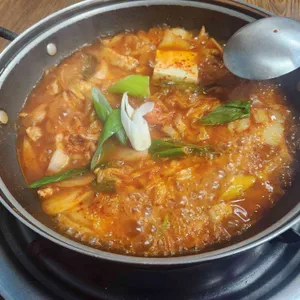 통돼지두루치기 천안본점 사진 1