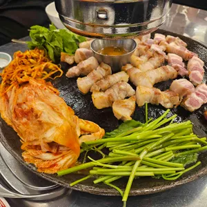 할매 솥뚜껑 삼겹살 대표 사진