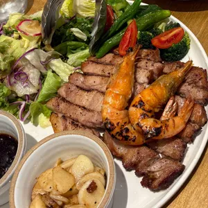 어글리더클리 사진