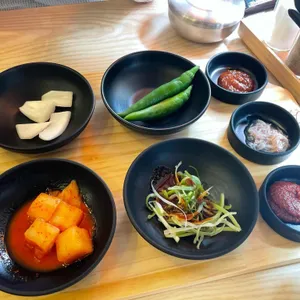 기울어진뚝배기 대표 사진