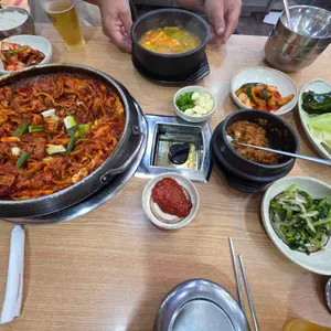 다채우렁돌솥쌈밥 사진