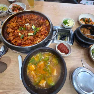 다채우렁돌솥쌈밥 사진