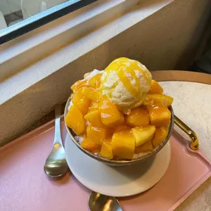 카페 수달 사진