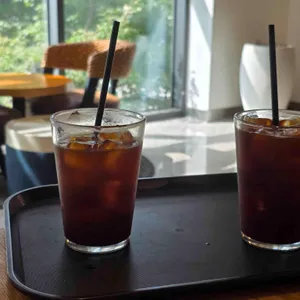 카페 포즈 사진