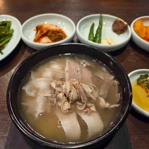 엄용백 돼지국밥 사진
