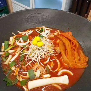 통큰솥뚜껑닭볶음탕 대표 사진