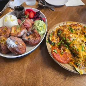 더블유슬래시 사진