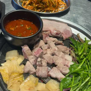 바다를 본 돼지 사진
