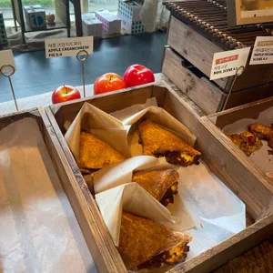 오차드옐로우 대표 사진